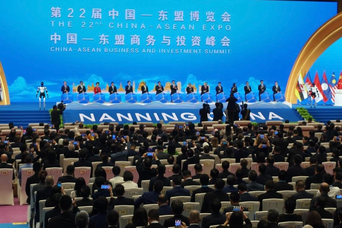 j9集团机器人闪耀中国-东盟博览会，以具身智能助力国际盛会